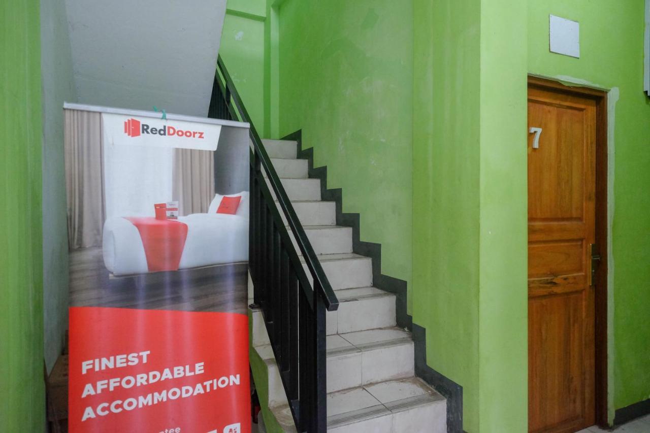 Reddoorz Near Politeknik Manado Otel Dış mekan fotoğraf
