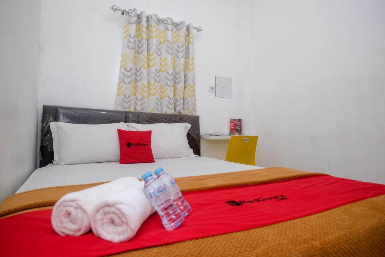 Reddoorz Near Politeknik Manado Otel Dış mekan fotoğraf