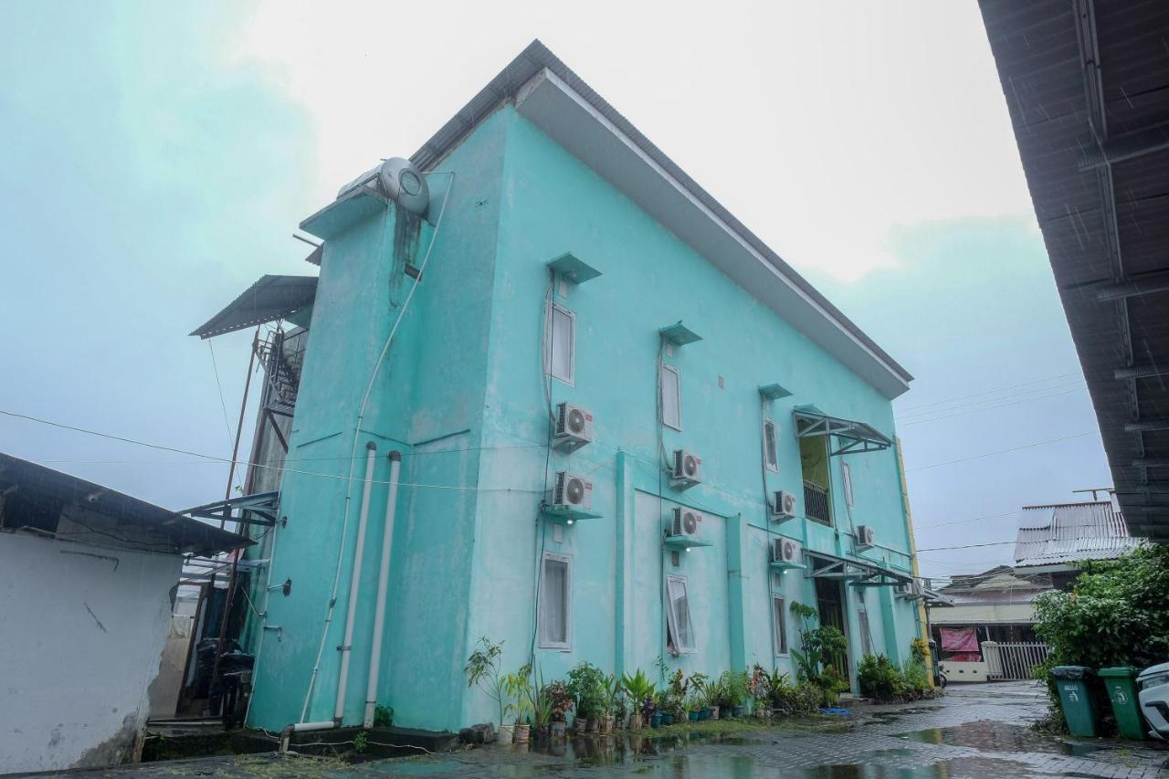 Reddoorz Near Politeknik Manado Otel Dış mekan fotoğraf